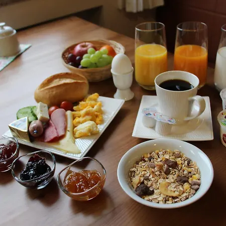 Bayrischer Hof Hotell 3*
