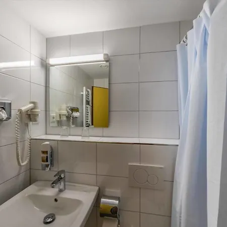 Bayrischer Hof 3* Κρέφελντ