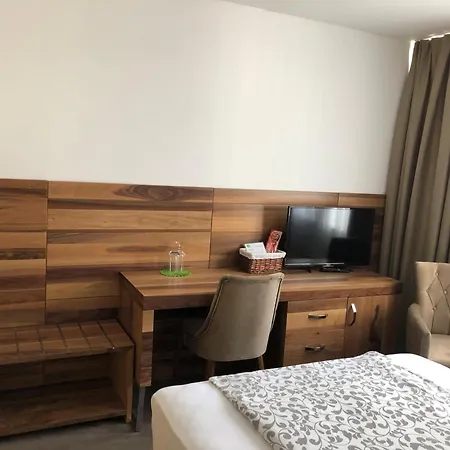 Hotell Bayrischer Hof 3*