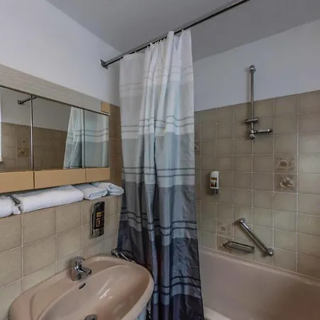 Bayrischer Hof מלון קרפלד