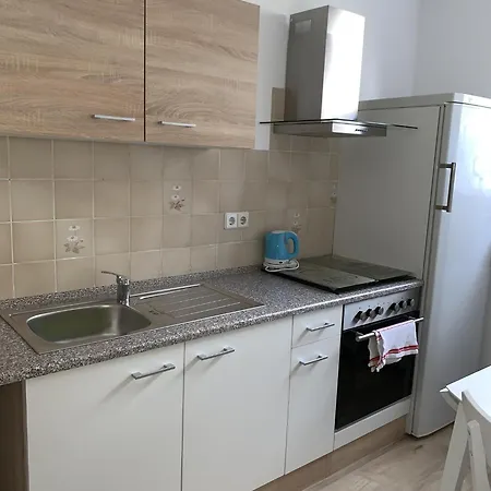 מלון Bayrischer Hof 3*